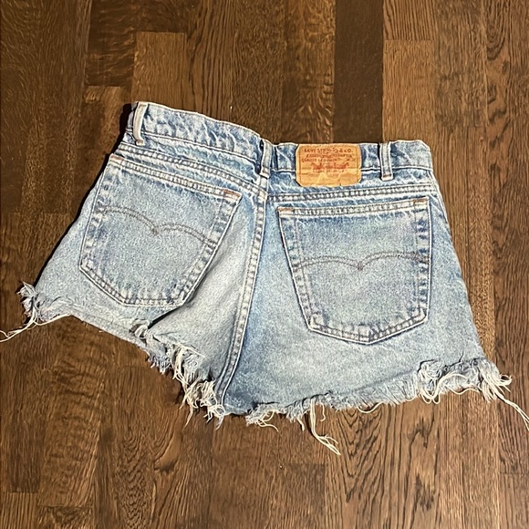 Vintage Levi jean shorts - Picture 2 of 2